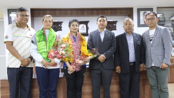 स्नेहा र सुनिता श्रीलंका जाने